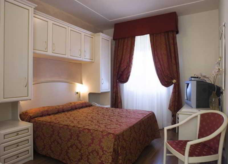 Hotel Viscardo フォルテ・デイ・マルミ エクステリア 写真